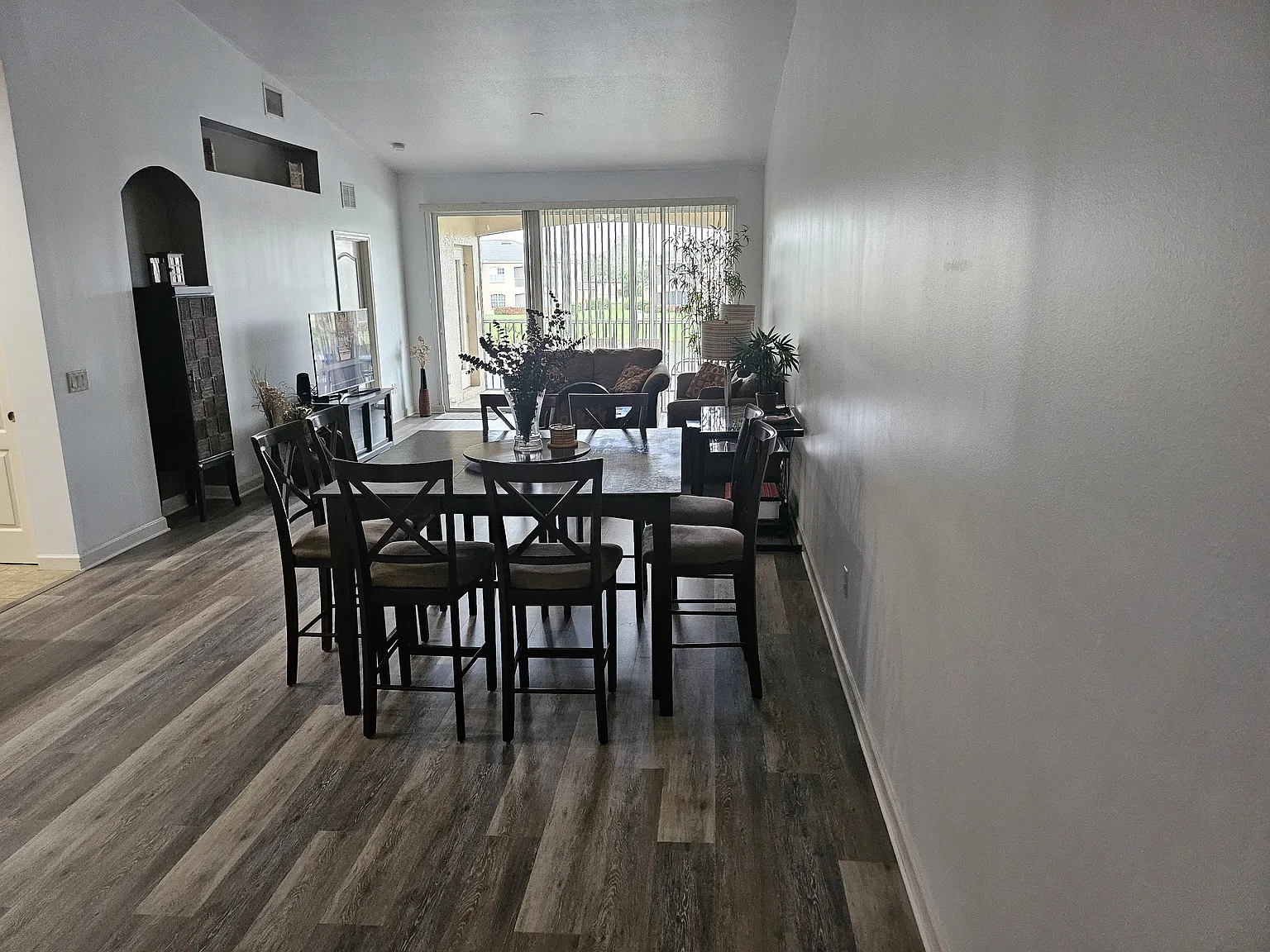 3 bed, 1610 sqft, $3,000 — Photo 4
