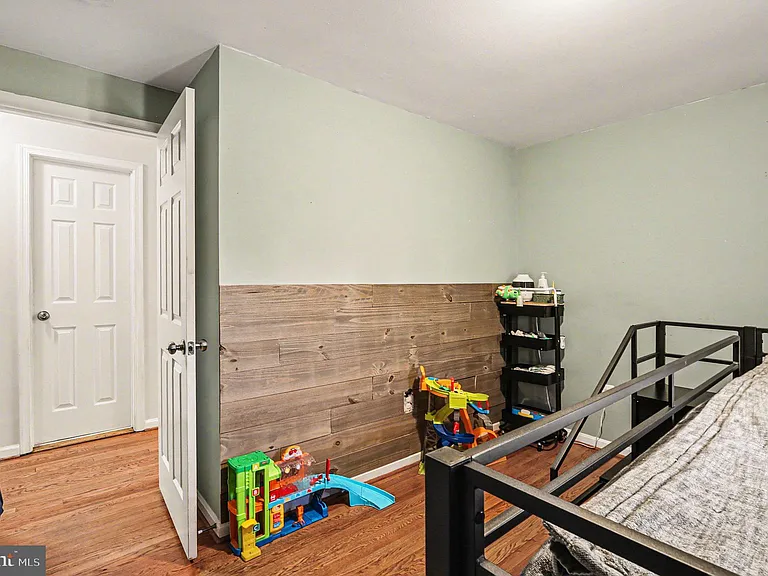 7409 Lake Dr — Photo 16