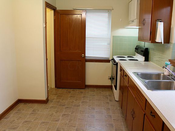 5th image of 637 Sheridan Dr