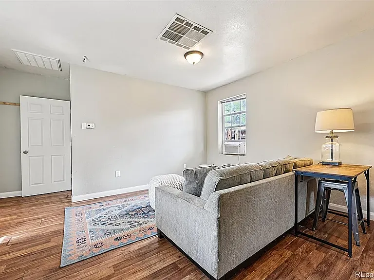 734 Perry St — Photo 5