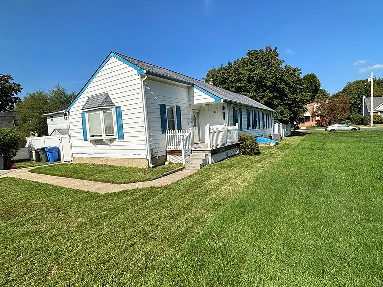 230 Laurel Ave — Photo 20