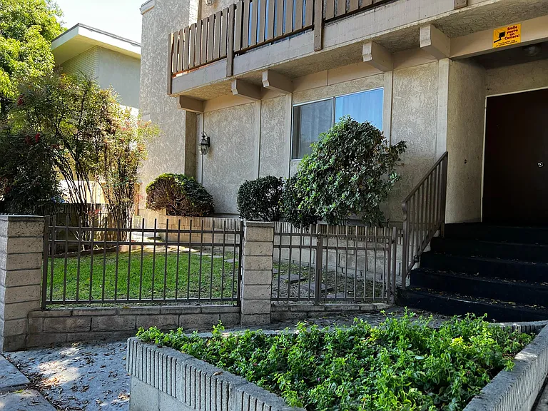 1730 Barry Ave — Photo 3