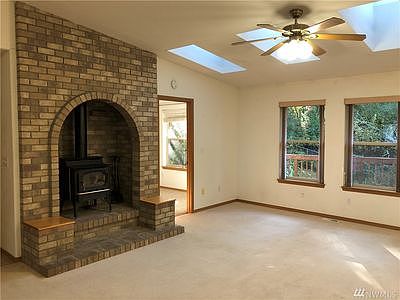 5th image of 615 Hacienda Dr