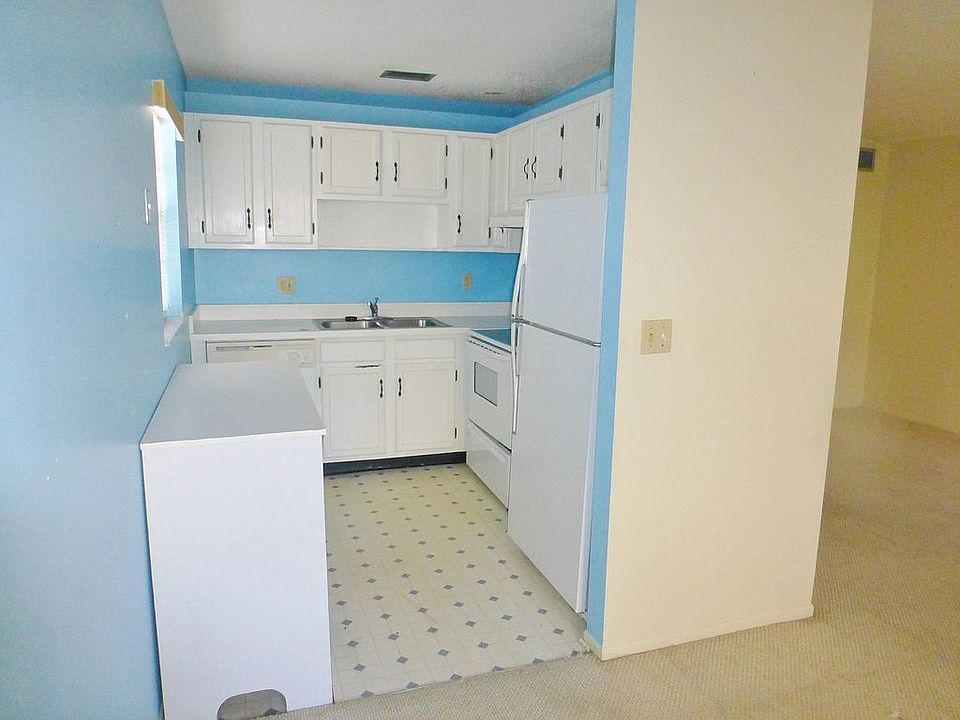1st image of 16 Vista Palm Ln