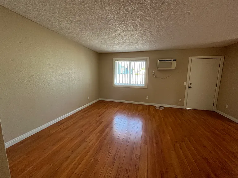 14601 W Vanowen St — Photo 10