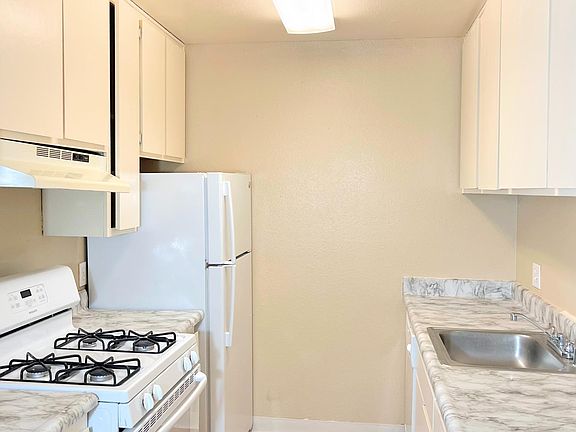 5th image of 8180 Center Pkwy #75