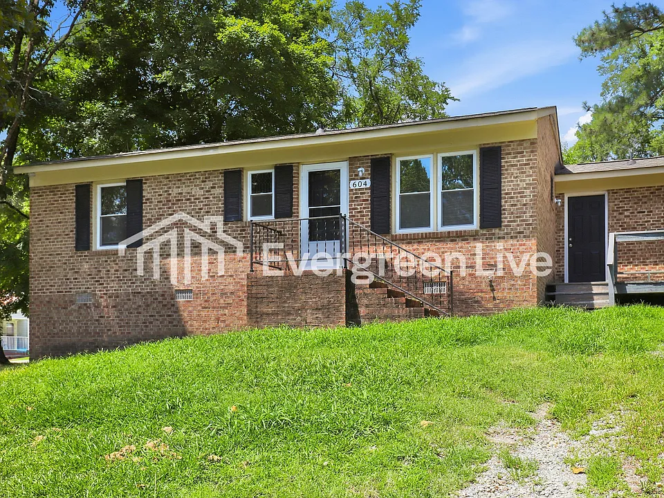 604 Parkwood Dr