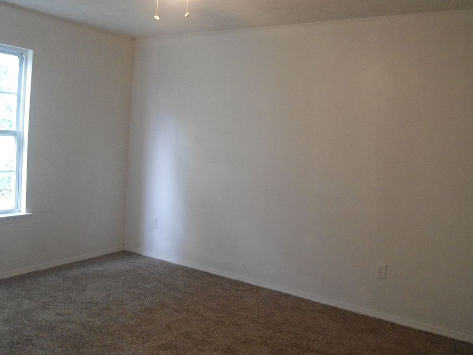 2nd image of 704 W Steel St APT 10