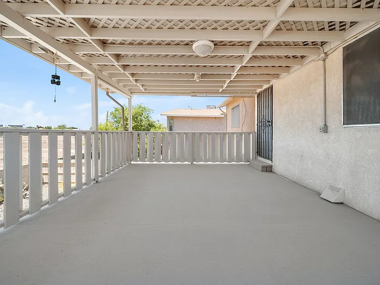 2571 W Orange Ave — Photo 30
