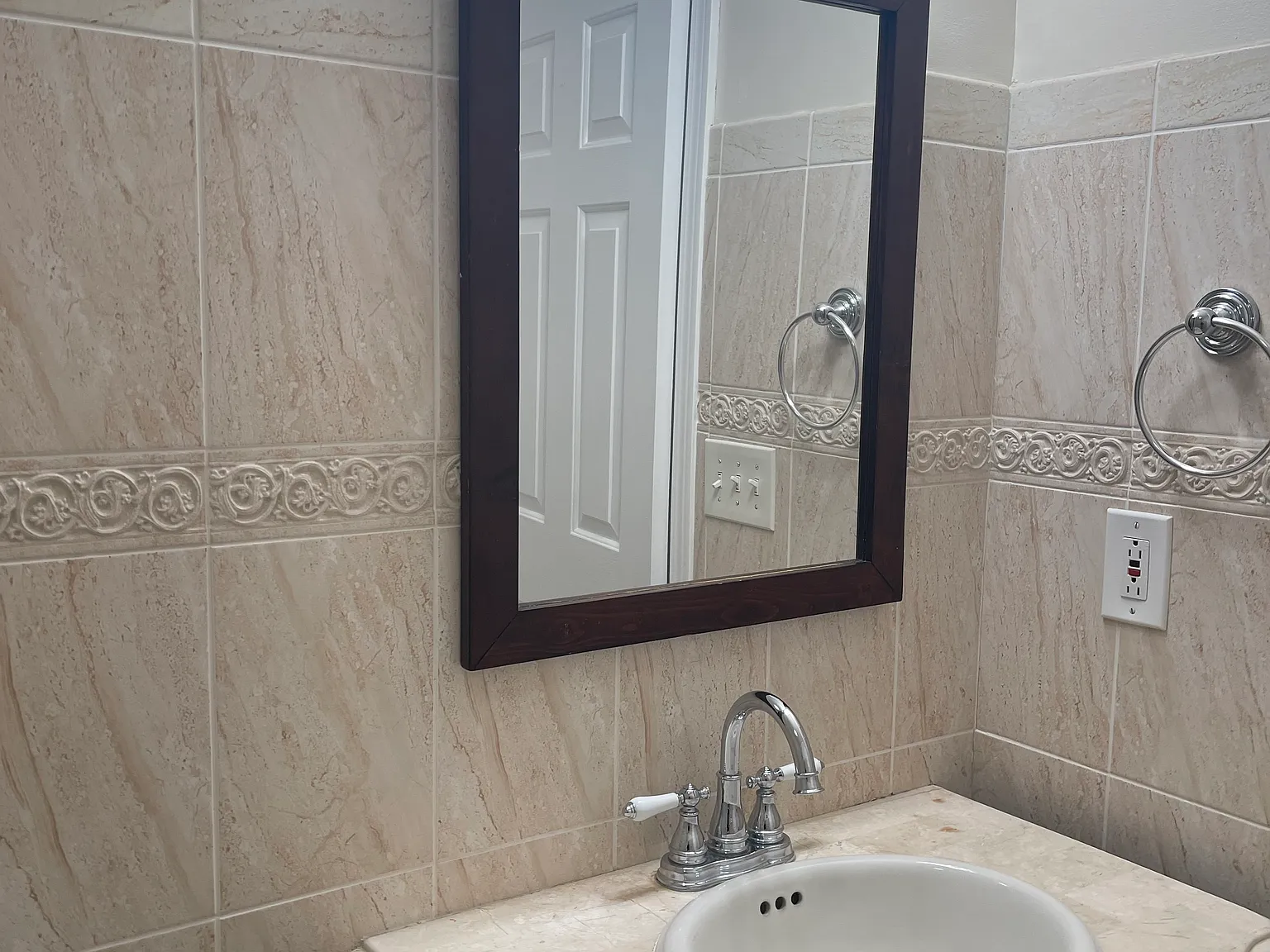 2 bed, 1.5 bath, 1040 sqft, $2,000 — Photo 1