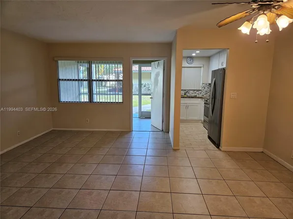 250 Layne Blvd APT 105, Hallandale, FL 33009