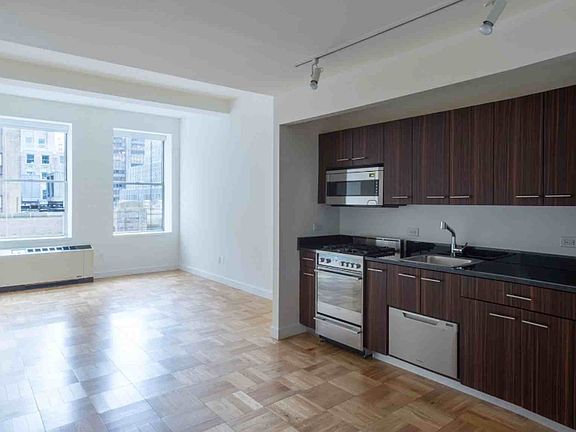 4th image of 206 Robertson St #4