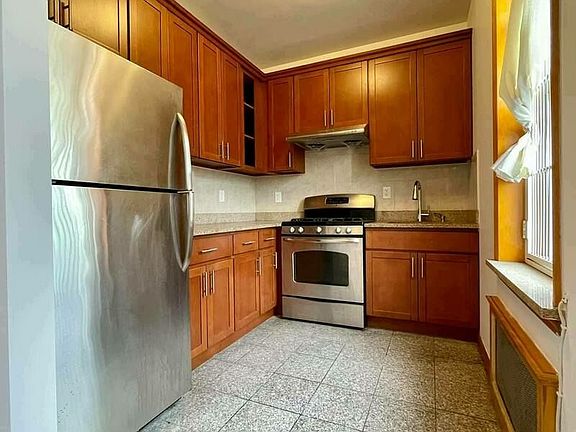 2nd image of 164 Irving Ave #3F