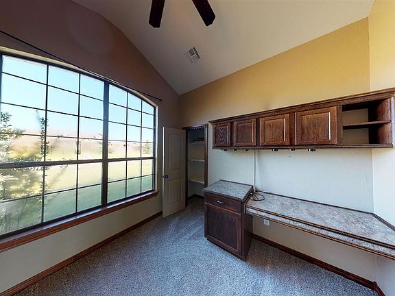 3rd image of 8 NE Summerwood Dr