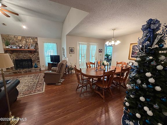 5th image of 1331 Carl Drive