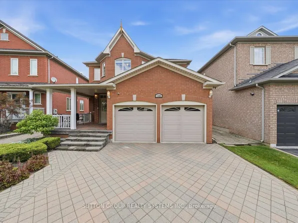 1382 Avon Dr, Mississauga, ON L5N 7Z3