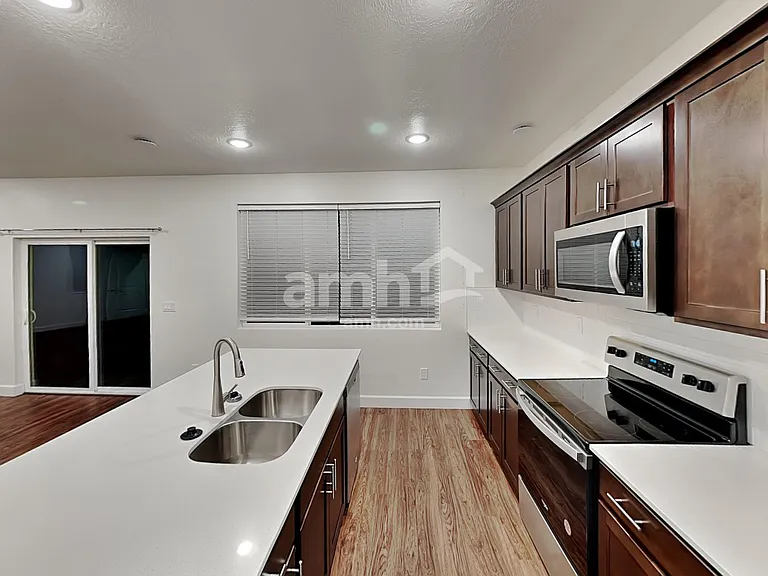 193 N Dry Creek Rd — Photo 3