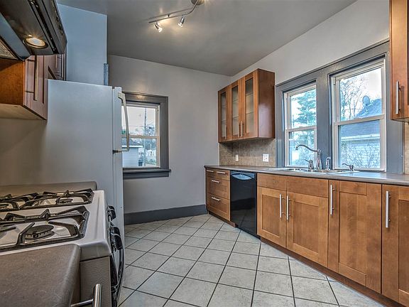 5th image of 530 S 25th St