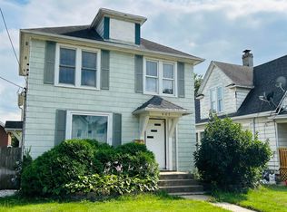 807 W Chestnut St, Freeport, IL 61032