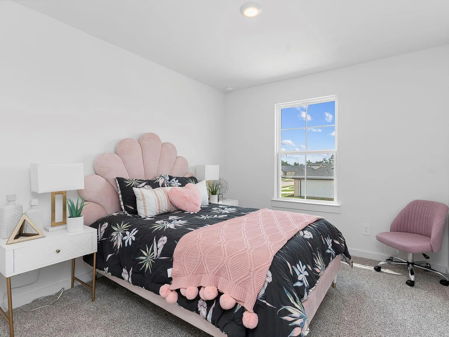 4 bed, 2.5 bath, 2426 sqft, $2,900 — Photo 4