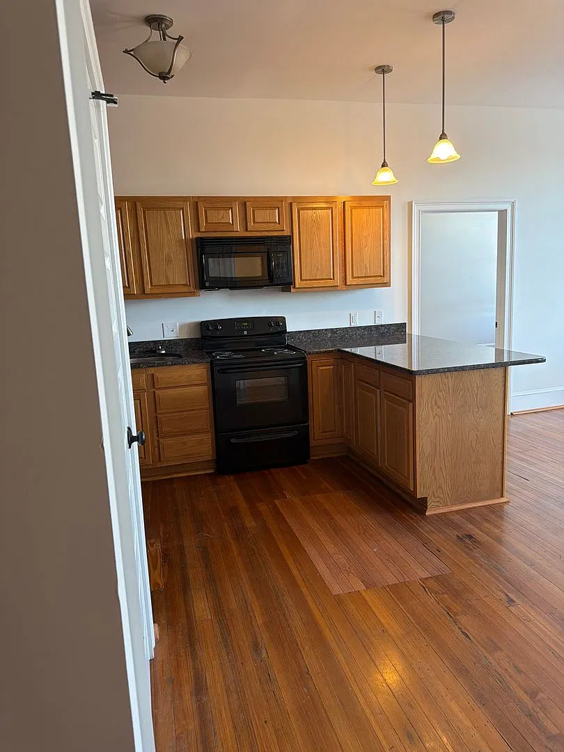 908-912 Burke (Drawer 1 - 100) — Photo 4