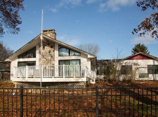 957 Treasure Island Dr, Mattawan, MI 49071