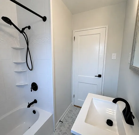 24 Troy Dr #D — Photo 7