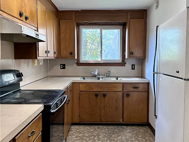 92 Lasalle Ave — Photo 8
