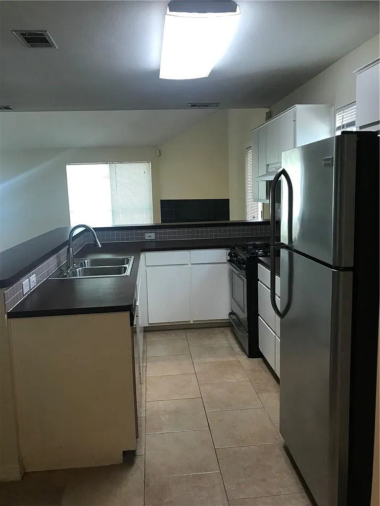 2 bed, 2.0 bath, 1258 sqft, $2,000 — Photo 4