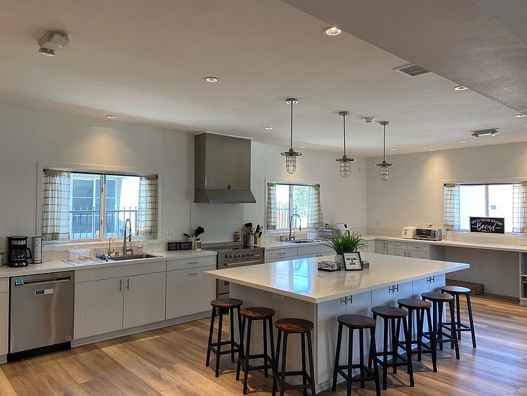 1st image of 626 Landfair Ave #13