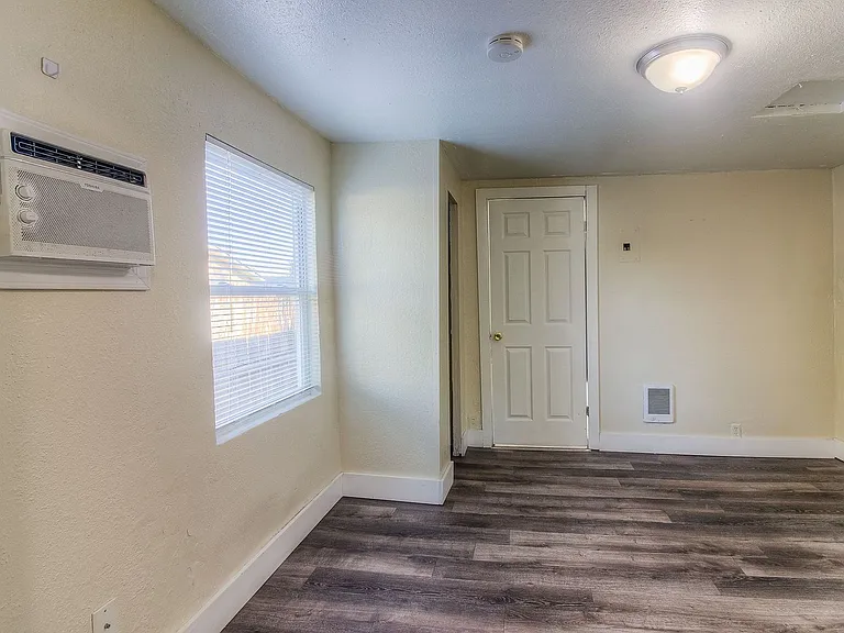 411 S Naches Ave — Photo 5