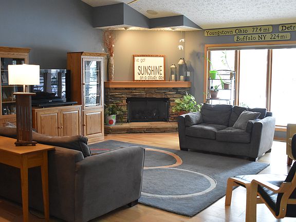 5th image of 8887 Riverwood Dr