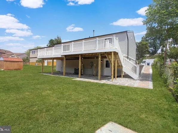 8107 Brown Ct, Alexandria, VA 22306