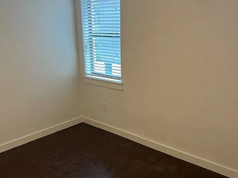 4321 Mount Vernon St — Photo 10
