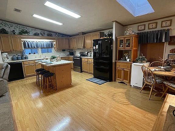 2nd image of 185 Lillian Dr
