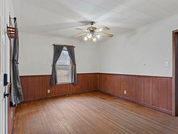 5th image of 630 W Maple Ave N