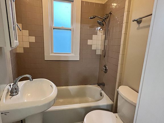 5th image of 1910 Parkwood Ave #B