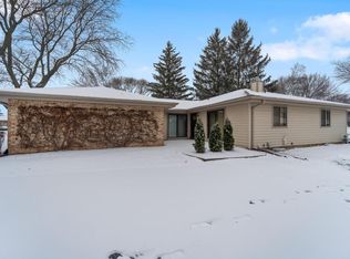 Country Terrace, Mequon, WI 53092
