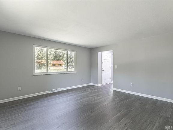 2nd image of 471 Moorewood Cir