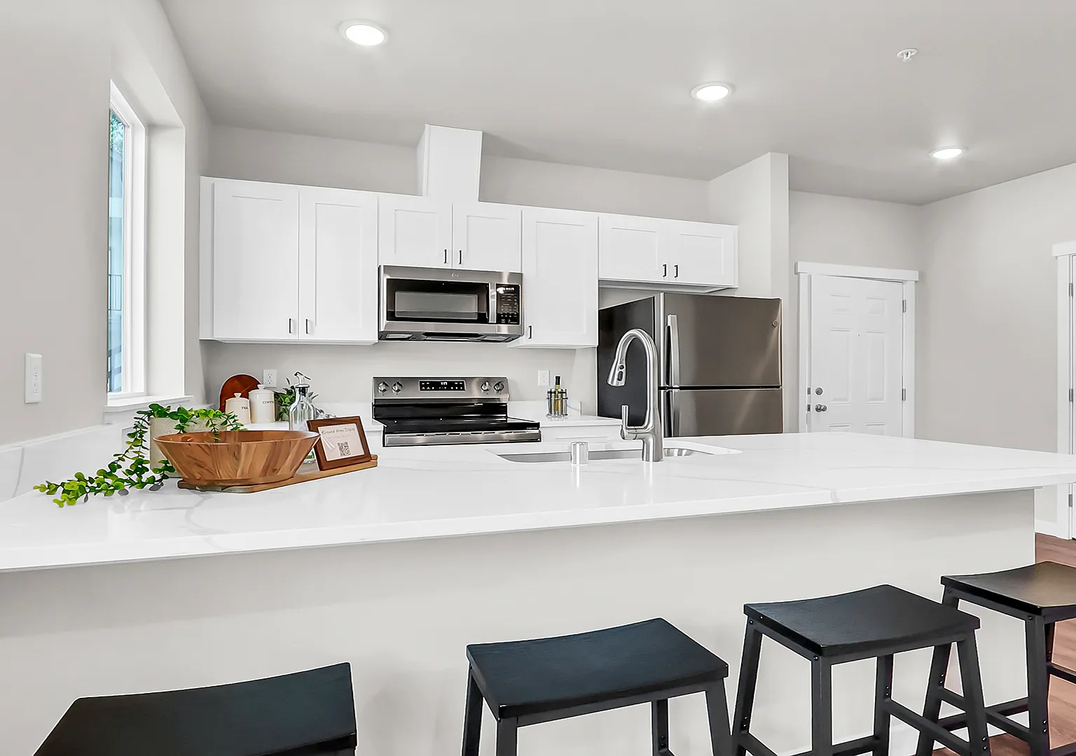 2 bed, 890 sqft, $2,095 — Photo 2