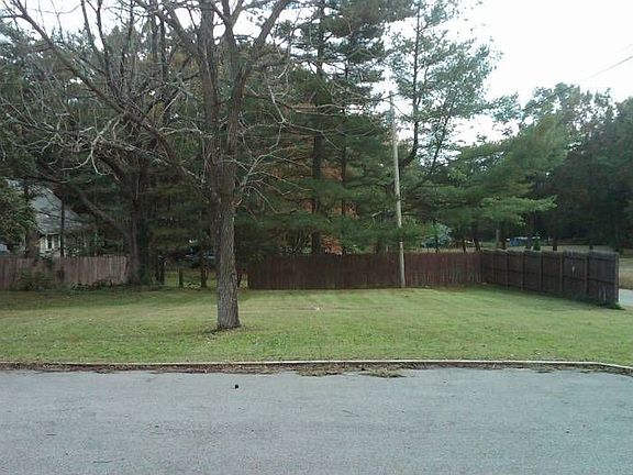 Large Fenced Yard