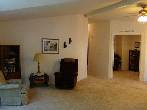 5th image of 880 Carriage Ct