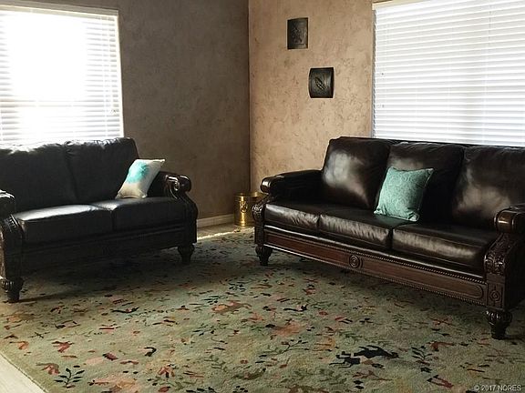 4th image of 505 E Comanche Ave