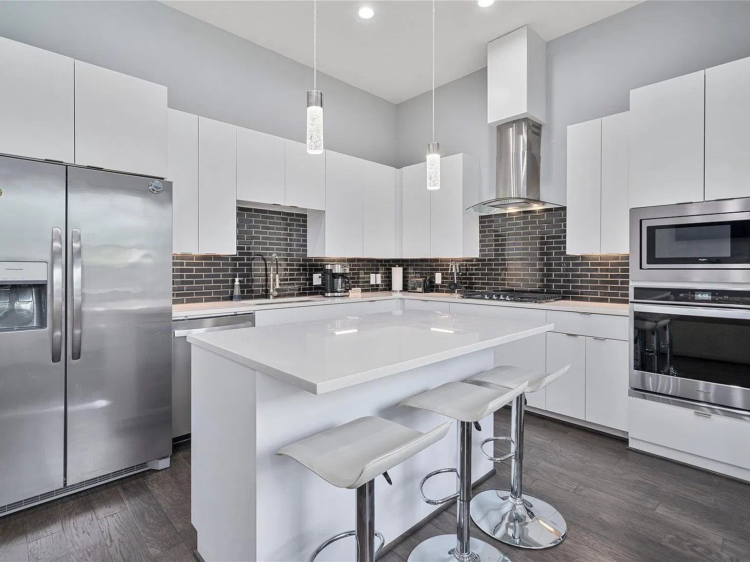 3 bed, 2.5 bath, 1625 sqft, $2,400 — Photo 1