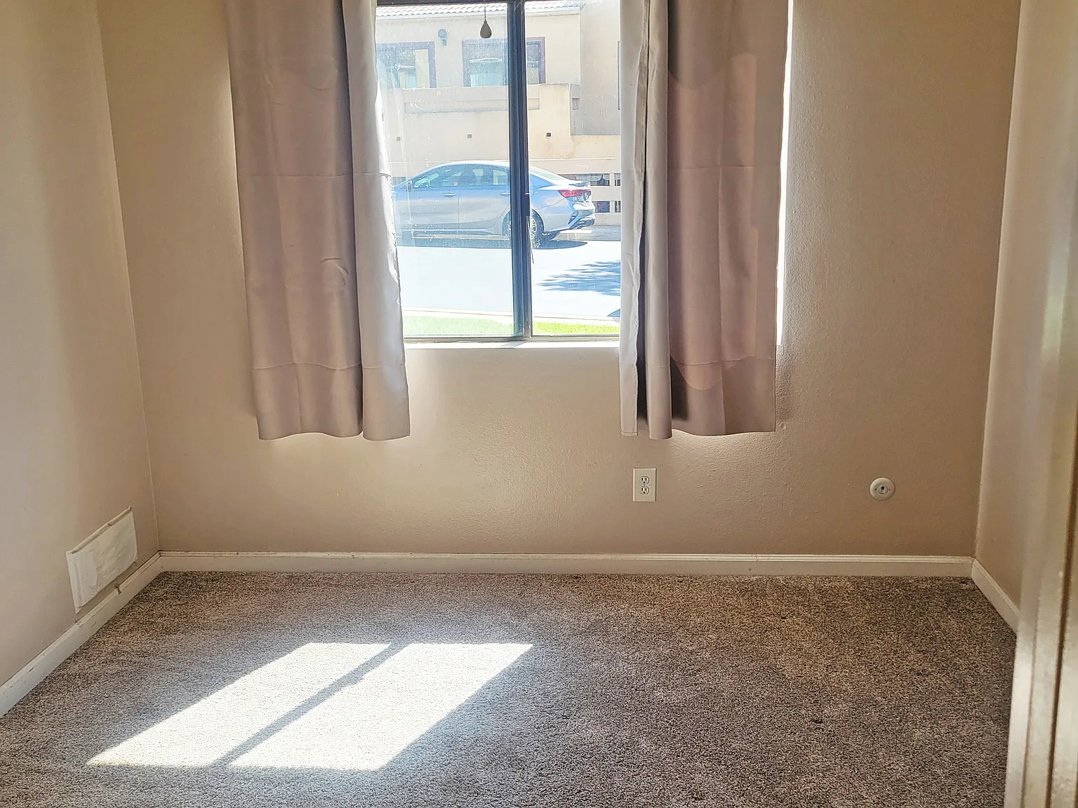 3 bed, 1247 sqft, $3,900 — Photo 3