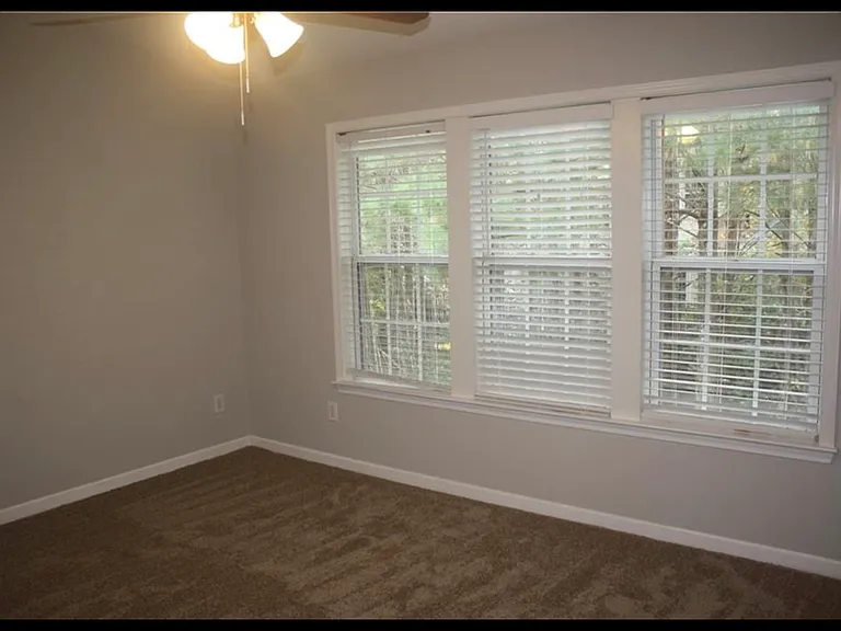 3946 Howell Park Rd — Photo 10