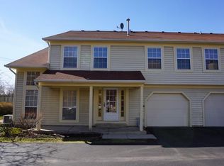 225 Acorn Dr, Streamwood, IL