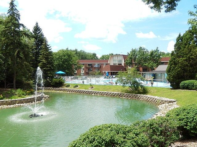 Entrance to Royal Glen