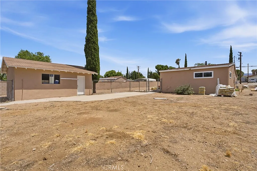2 bed, 1.0 bath, 858 sqft, $2,500 — Photo 3