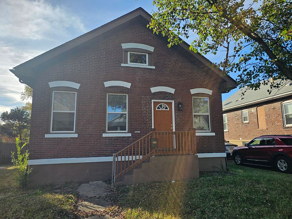 1st image of 452 Whitelaw Ave